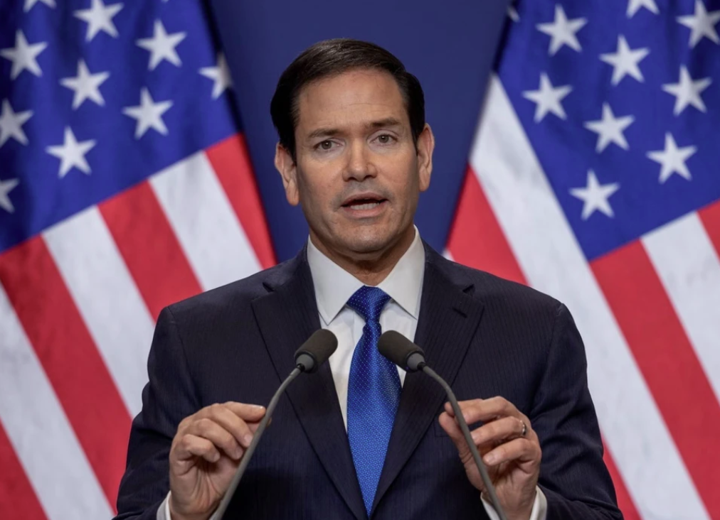 Mỹ để ngỏ lệnh cấm đi lại tới Iran